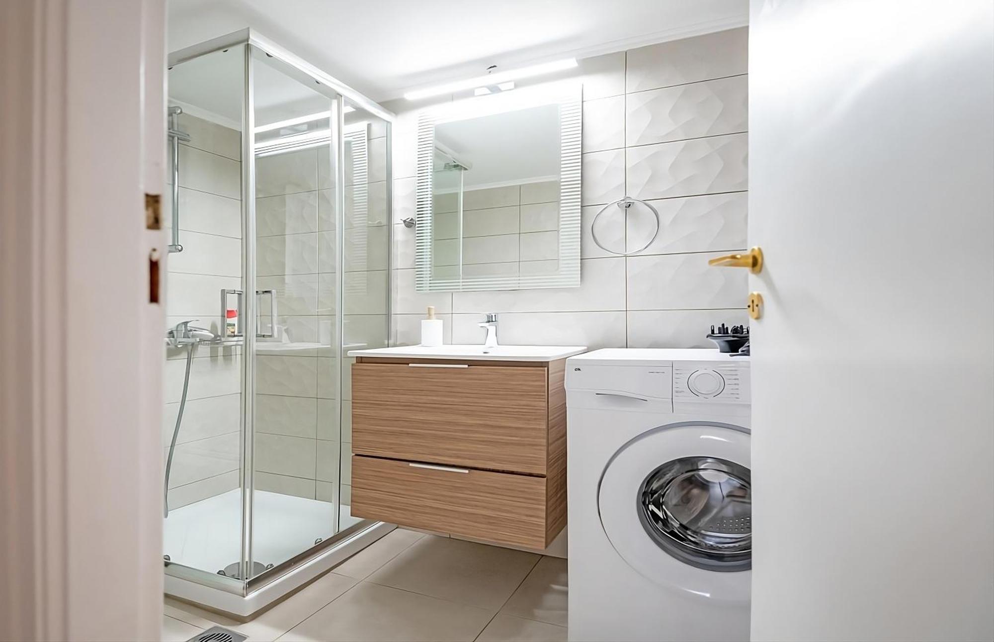 Entire Apt, 3Rd Floor, 1 Bedroom Атина Екстериор снимка
