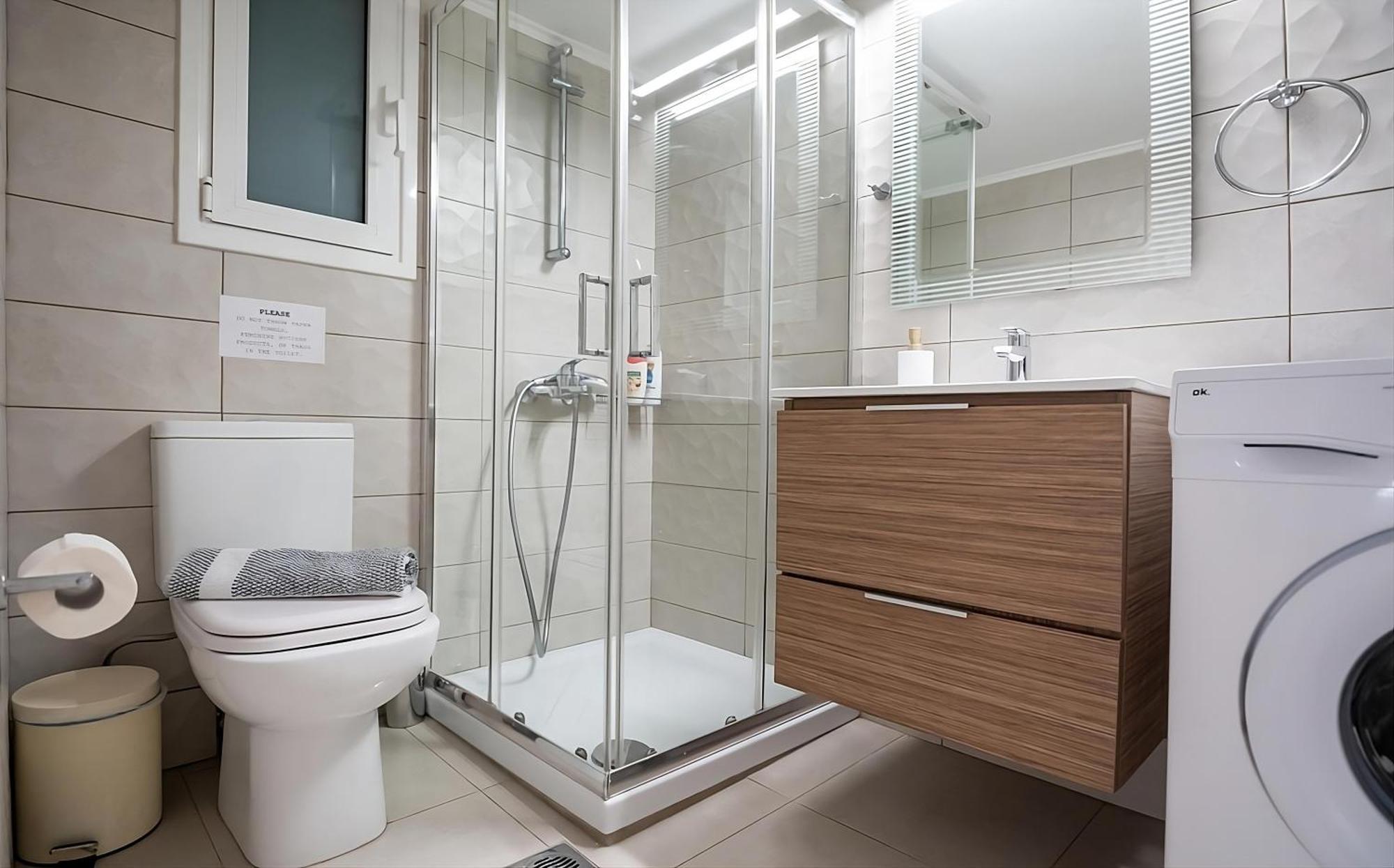 Entire Apt, 3Rd Floor, 1 Bedroom Атина Екстериор снимка